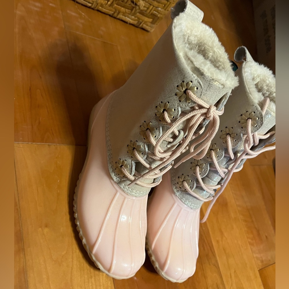 Jack Rogers gold glitter baby pink duck boots - size 6. Brand new never tried on